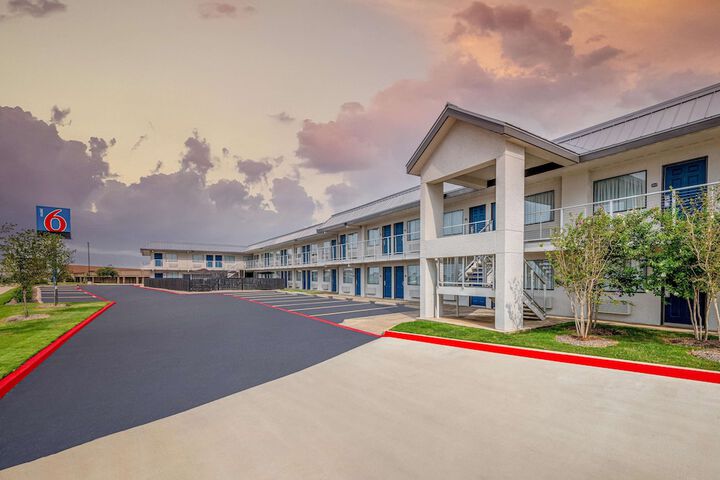 Hotel 6 of 24