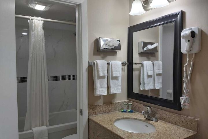 Room 5 of 32