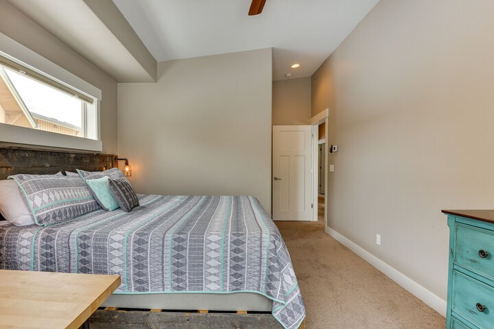 Convenient Fraser Townhome w / Hot Tub Near Hikes!