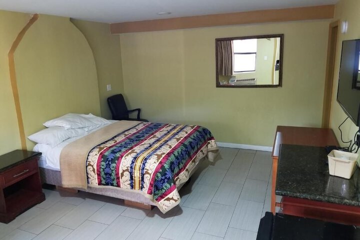 Room 11 of 14