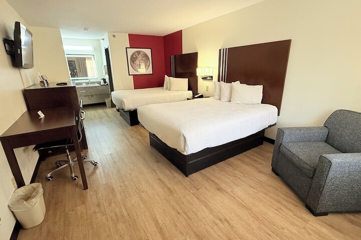 Room 25 of 39