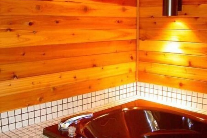Hot Tub 82 of 95