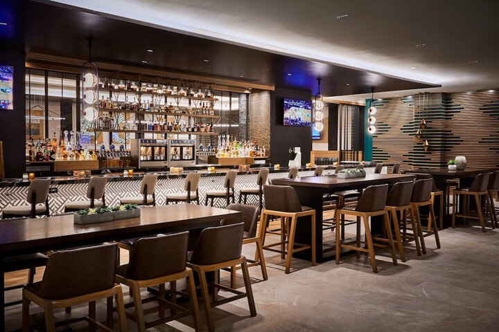 Lounge 82 of 91