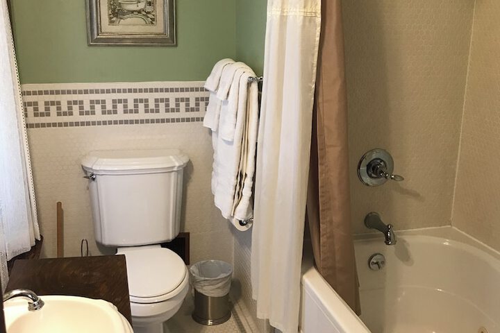 Room 35 of 83
