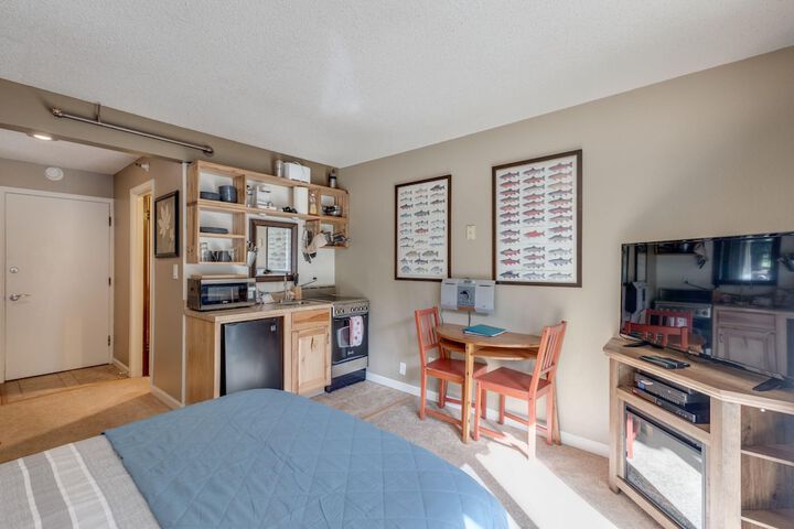 37SLL - Economical - Convenient - Kitchenette - Sleeps 2