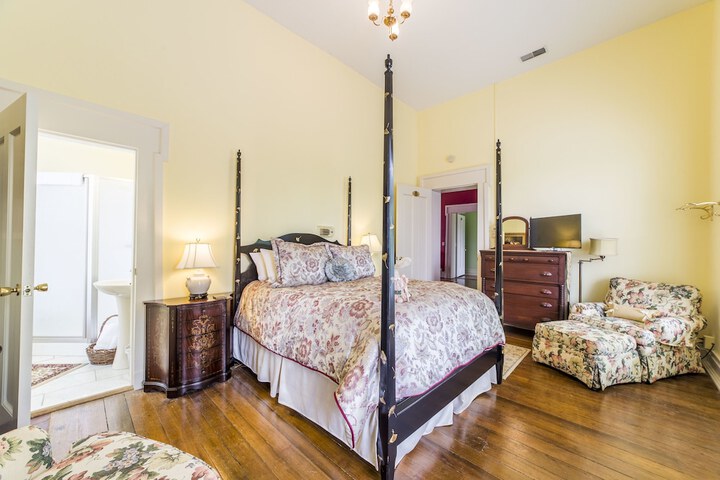 Room 27 of 47