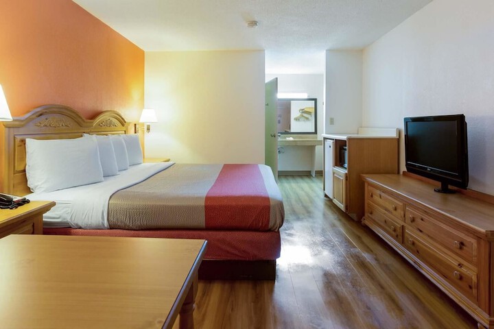 Room 8 of 38