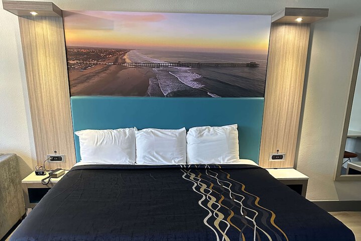 Room 68 of 103