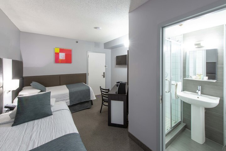 Room 40 of 74