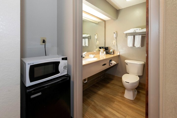 Room 35 of 62