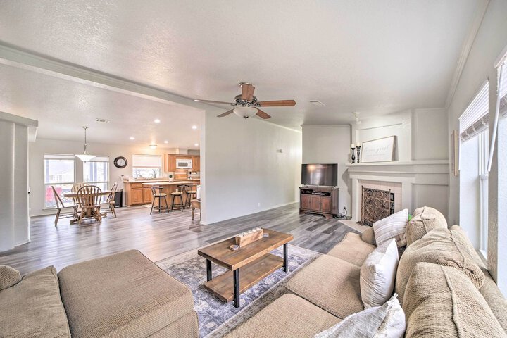Eufaula Escape w / Deck - Steps to Lake!