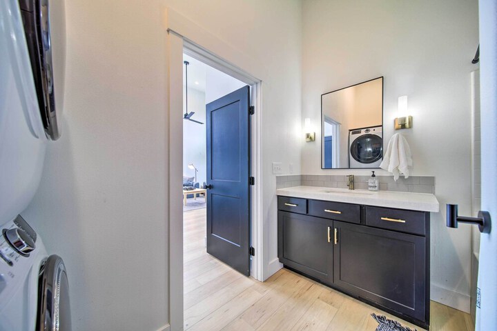 Modern Davenport Home w / Water View & Grill!