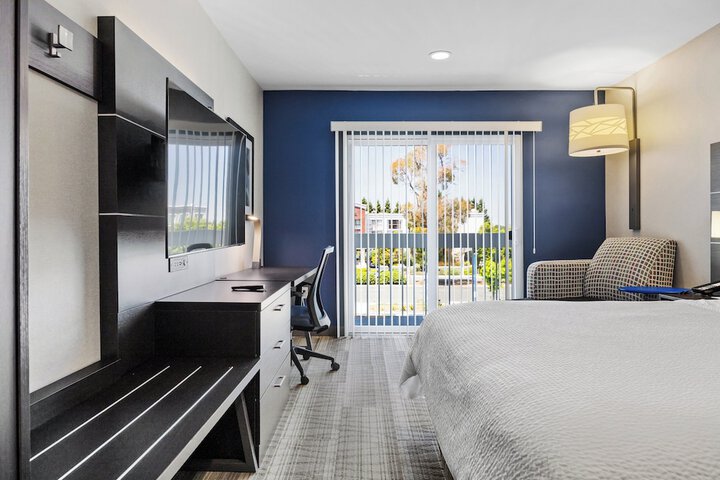 Holiday Inn Express Sunnyvale - Silicon Valley by IHG