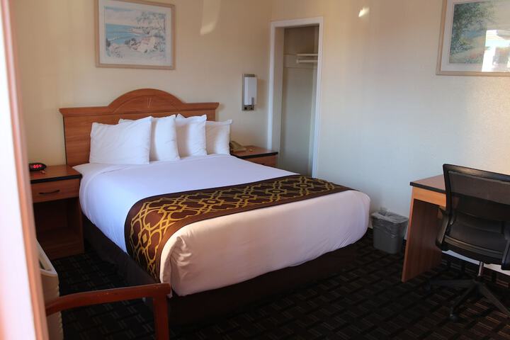 Room 25 of 76