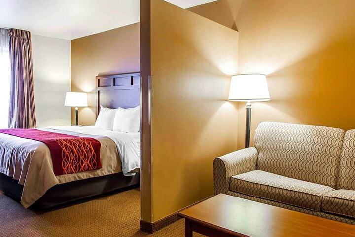 Comfort Inn & Suites Grinnell near I-80