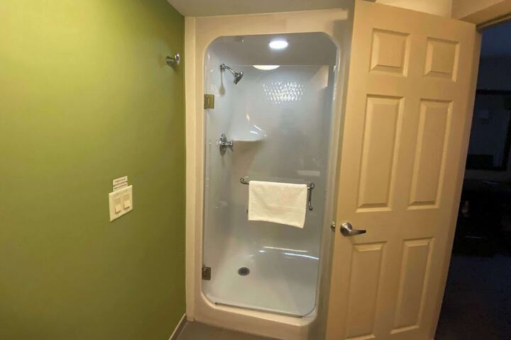 Room 17 of 44