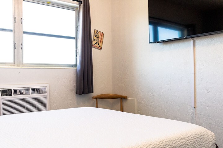Room 102 of 110