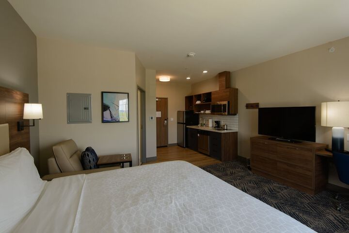Room 33 of 38
