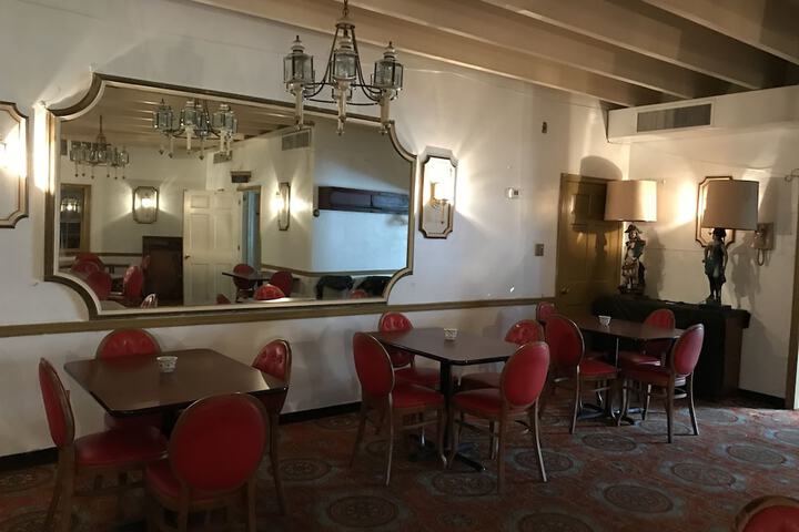 Lounge 96 of 111