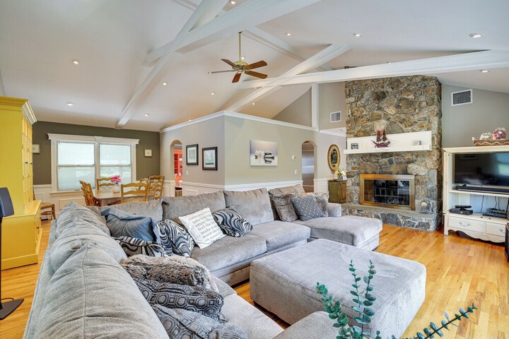New Fairfield Vacation Rental w / Lake Views!