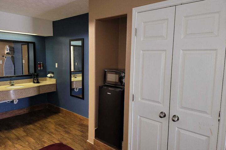 Room 62 of 83