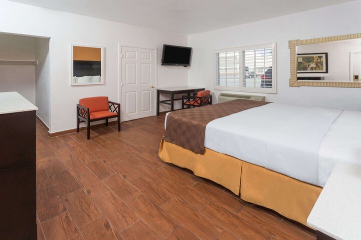 Room 18 of 35