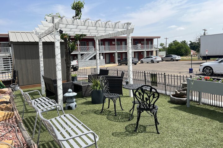 Midtown Inn & Suites