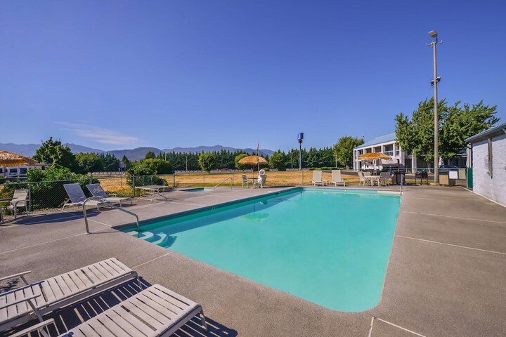 Pool 8 of 33