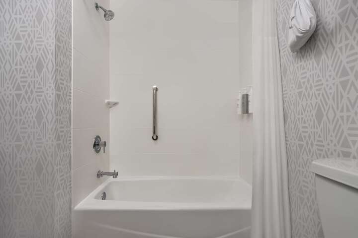 Room 16 of 38