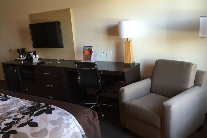 Room 27 of 61