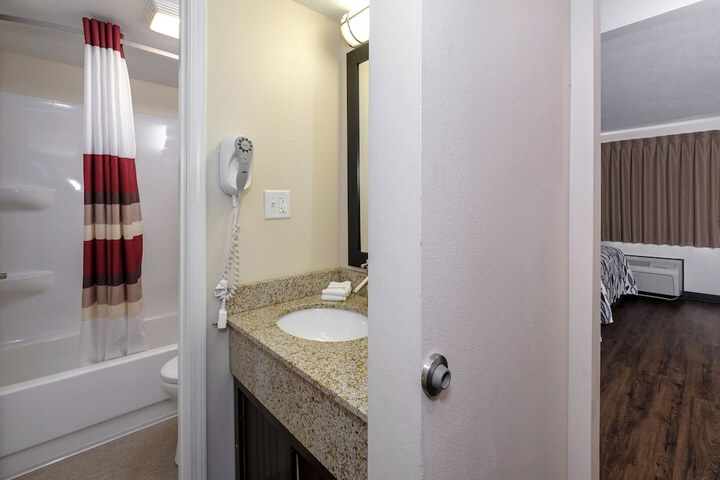 Room 16 of 32