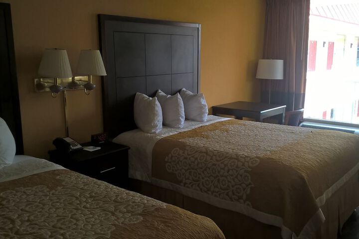 Days Inn & Suites by Wyndham Port Richey