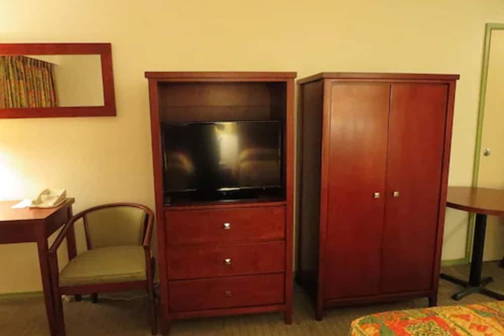 Room 10 of 40