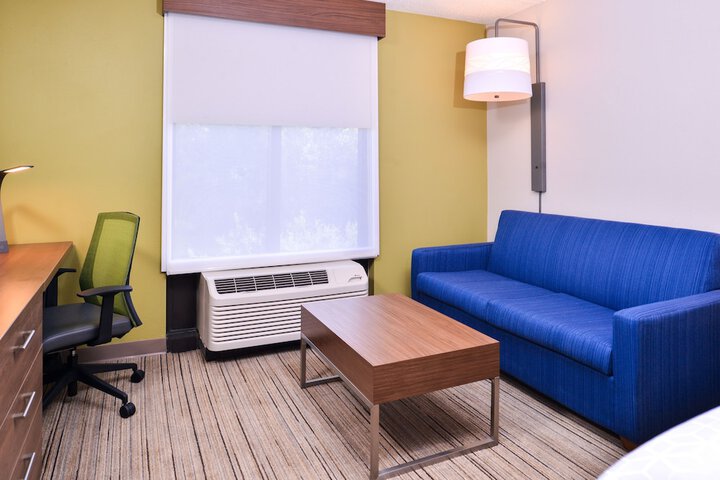 Room 32 of 67