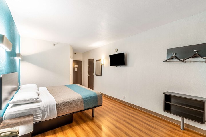 Room 38 of 48