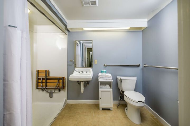 Room 33 of 109