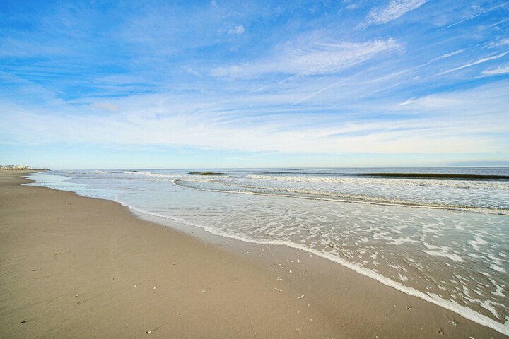 Steps to Sand & Surf! Couples Haven in Brigantine