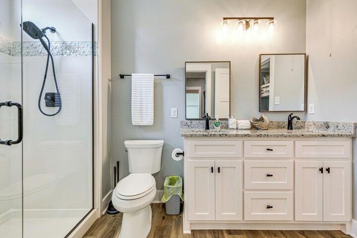 Waterfront Oasis in Dauphin Island - Shared Perks!