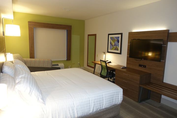 Room 11 of 22
