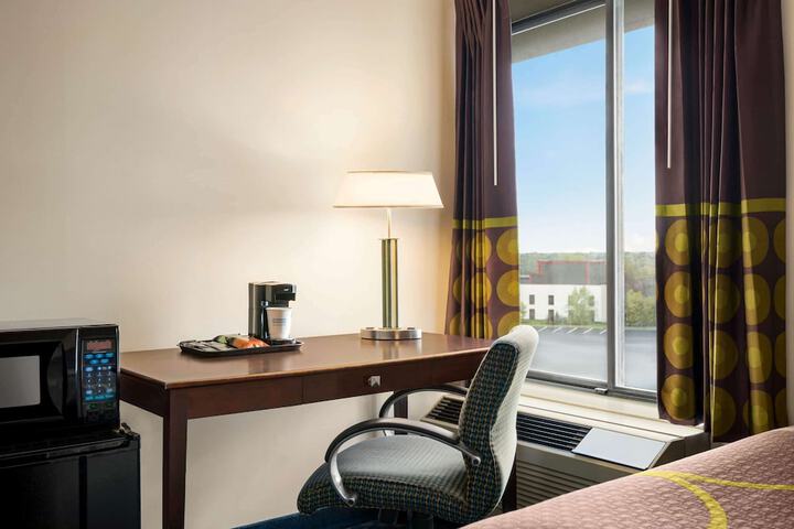 Super 8 by Wyndham Liverpool / Syracuse North Airport
