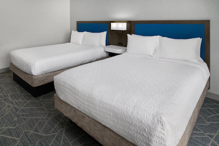 Hampton Inn & Suites Syracuse North Airport Area