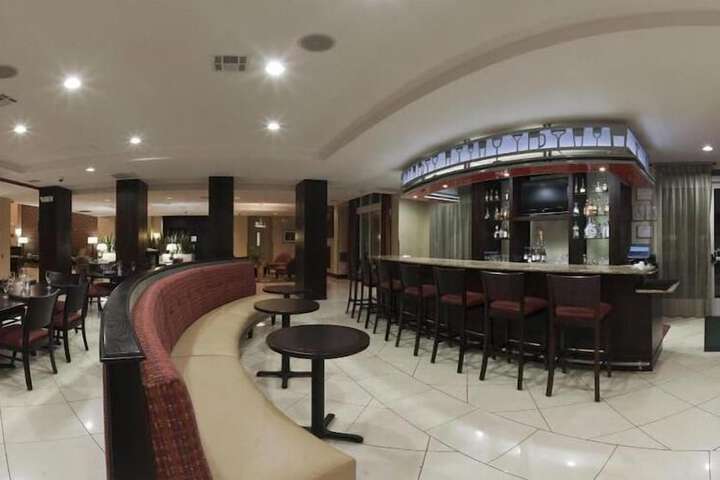 Lounge 63 of 69