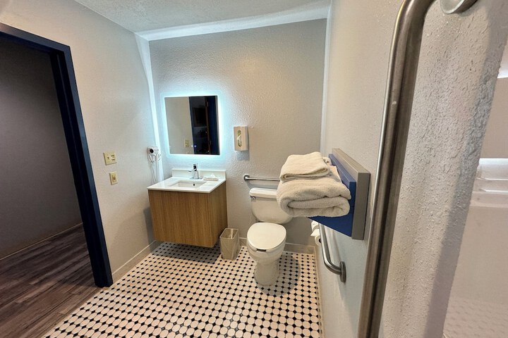 Room 14 of 35