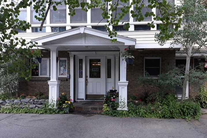 Columbine INN