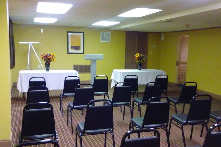 Days Inn by Wyndham Cleveland Lakewood