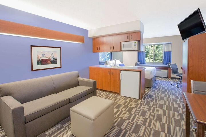 Room 11 of 16
