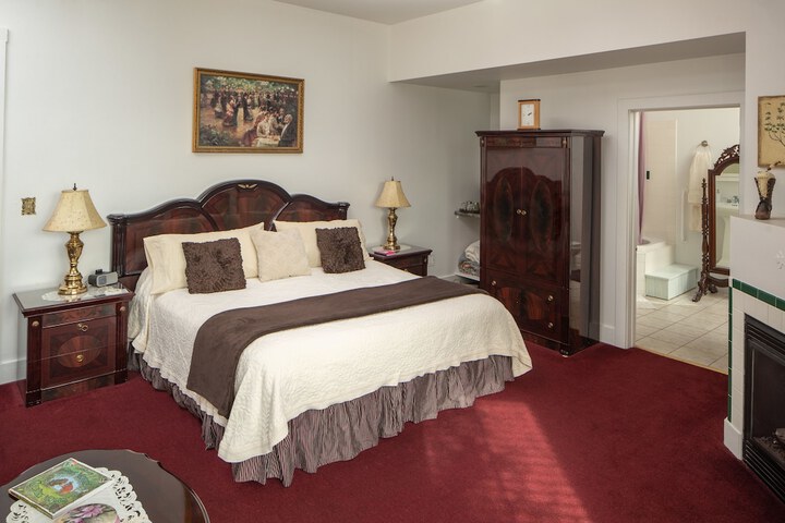 Room 27 of 37