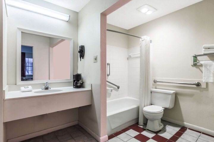 Room 14 of 19