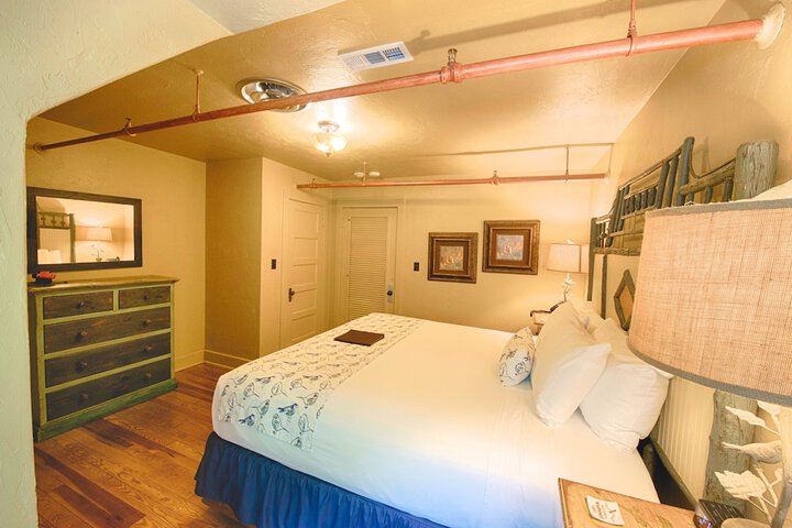 Room 29 of 243