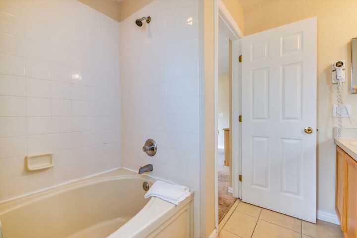 Room 6 of 27